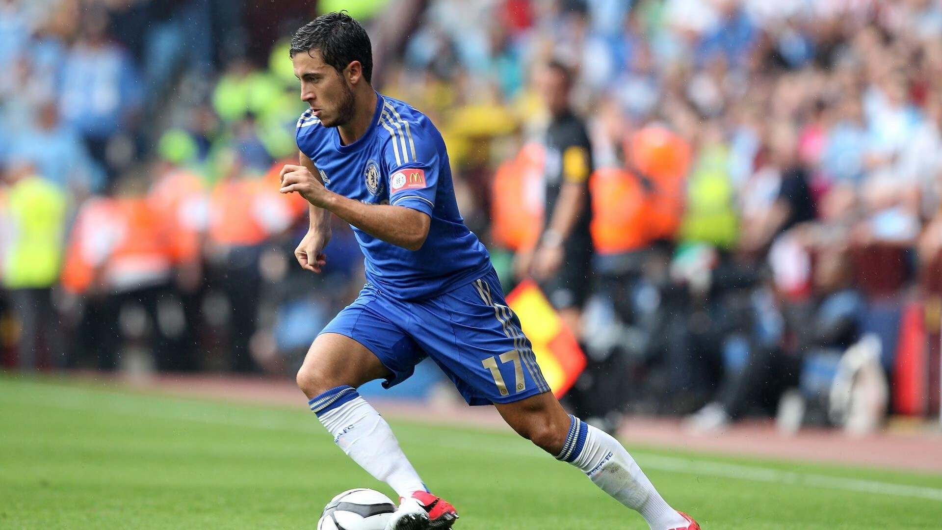 维尼修斯赛后谦逊发言登热搜，巴黎圣日耳曼血战皇家马德里引发热议